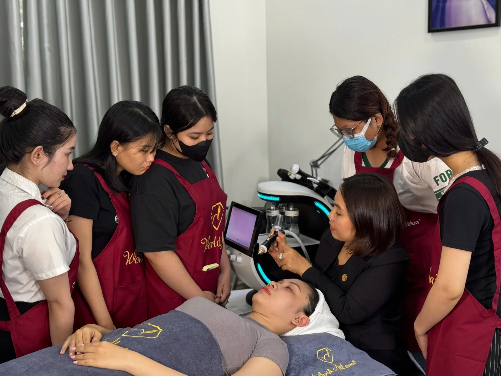 Lớp học spa chăm sóc da tại World Nail Alpha