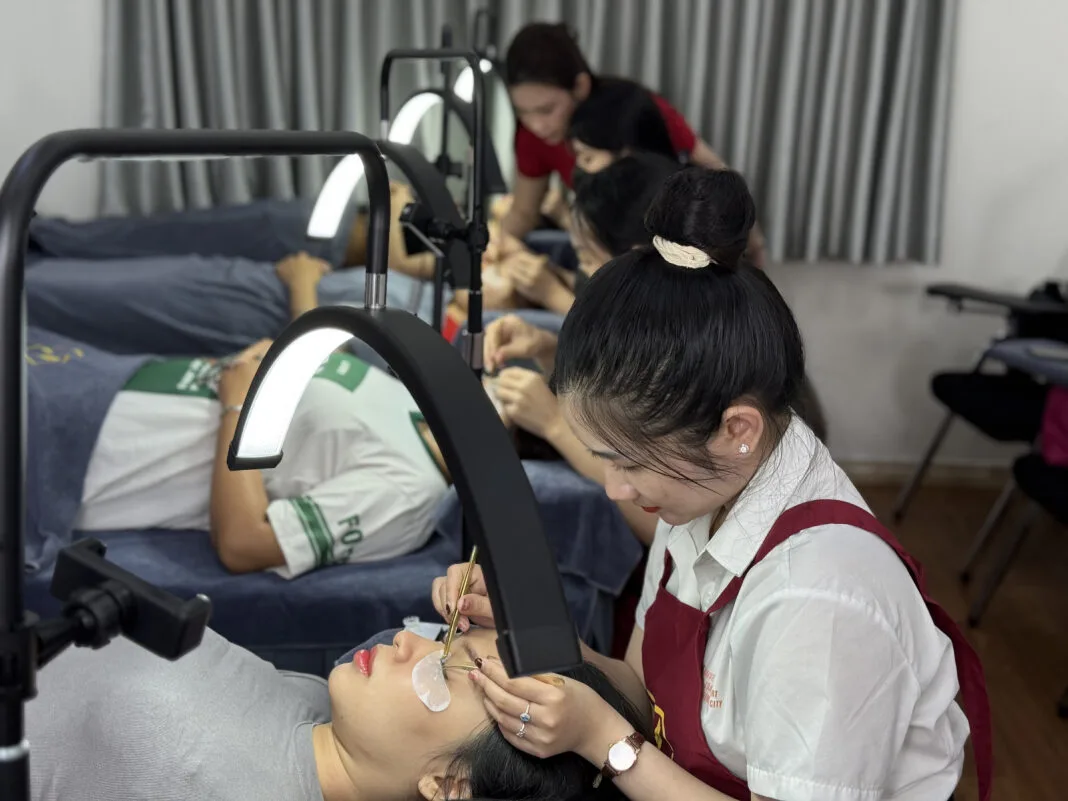 Khóa học mi nâng cao tại World Nail Alpha