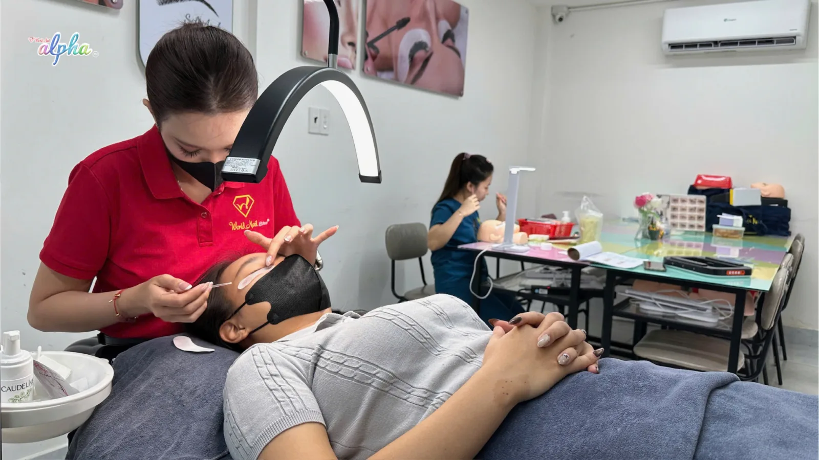 Lớp học khóa học nối mi tại World Nail Alpha