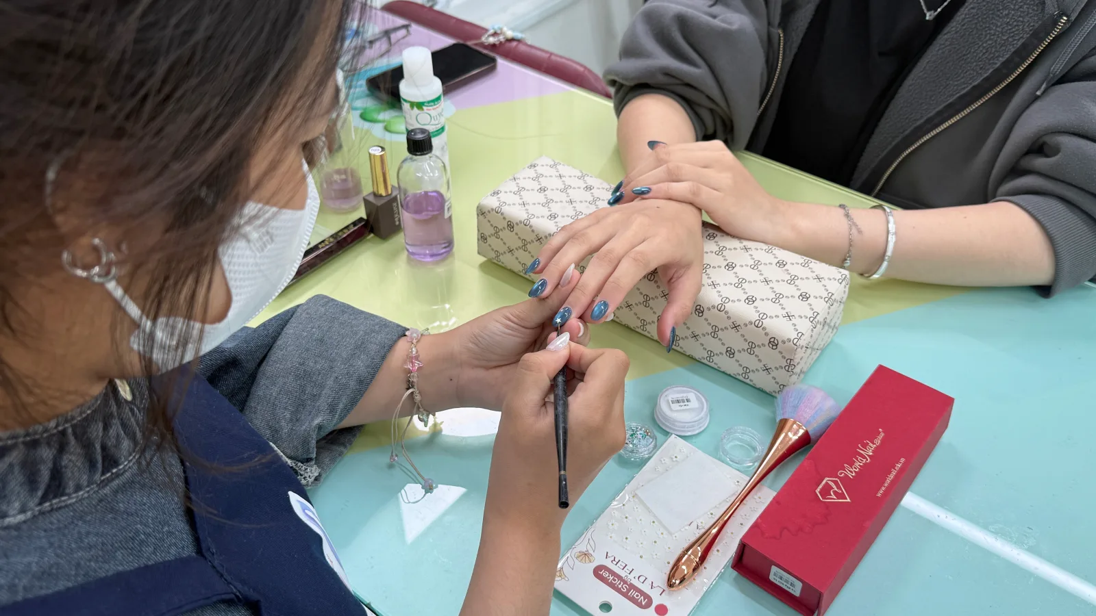 Lớp học làm nail cho người mới bắt đầu tại World Nail Alpha