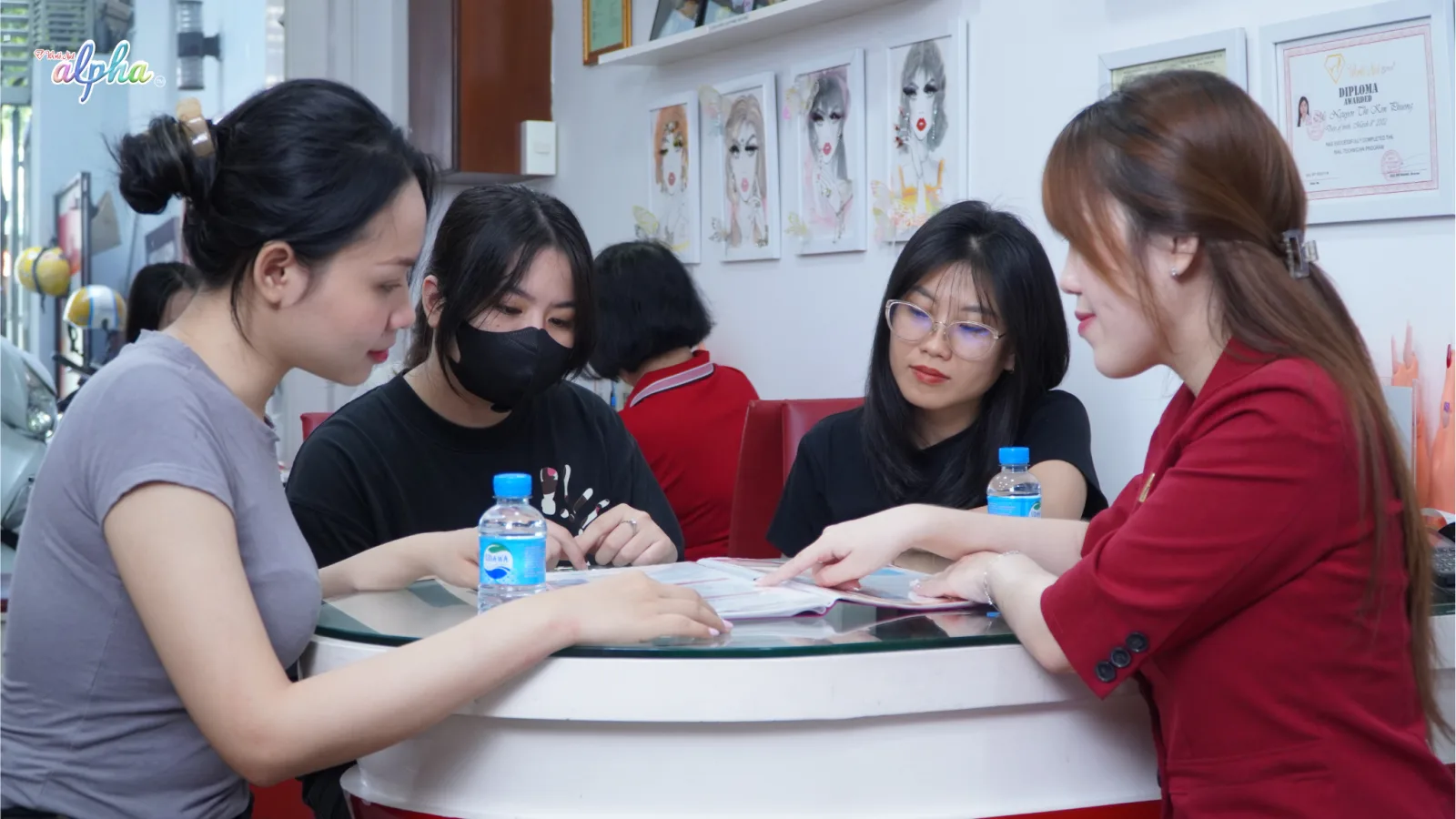 Nên học nail ở đâu bí quyết chọn trung tâm đào tạo tại World Nail Alpha